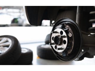 Чому авто тягне вбік: основні причини та що перевірити