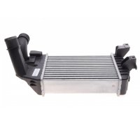Радиатор интеркулера Opel Zafira B / Опель Зафира Б 1.7CDTI 2005–2015 30307 NRF (Нидерланды)