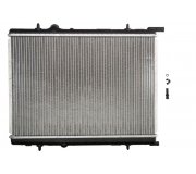Радиатор охлаждения (551х380х18мм) Peugeot Partner / Citroen Berlingo 1.1 / 1.4 / 1.6 / 1.8 (бензин) 1996-2011 58304 NRF (Нидерланды)