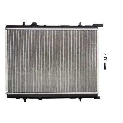 Радиатор охлаждения (551х380х18мм) Peugeot Partner / Citroen Berlingo 1.1 / 1.4 / 1.6 / 1.8 (бензин) 1996-2011 58304 NRF (Нидерланды)
