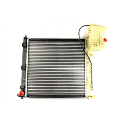 Радиатор охлаждения (механическая КПП) MB Vito 638 1996-2003 8MK376721-381 HELLA (Германия)