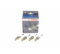 Свічка запалювання (4шт) Volkswagen Passat B6 / Фольксваген Пассат Б6 2.0FSI 2005-2010 0242235984 BOSCH (Німеччина)