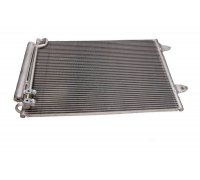 Радиатор кондиционера (с осушителем, 570x440x16) Volkswagen Passat B6 / Фольксваген Пассат Б6 2005-2010 AC888063 MAXGEAR (Польша)