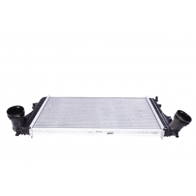 Радиатор интеркулера (406x615x32мм) Volkswagen Passat B6 / Фольксваген Пассат Б6 1.4TSI / 1.6TDI /1.8TSI / 1.9TDI / 2.0TDI / 2.0TFSI 2005-2010 CI161000P MAHLE (Австрия)