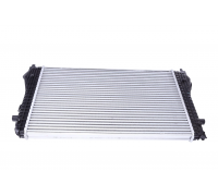 Радиатор интеркулера (400x615x32мм) Volkswagen Passat B6 / Фольксваген Пассат Б6 1.6TDI / 2.0TDI 2005-2010 30306 NRF (Нидерланды)