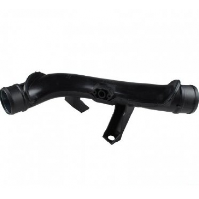 Патрубок інтеркулера середній правий Volkswagen Tiguan / Фольксваген Тігуан 2007-2016 2.0TDI 11450886801 VIKA (Тайвань)