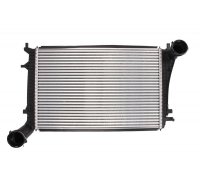 Радиатор интеркулера (401x617x32мм) Volkswagen Golf 5 / Фольксваген Гольф 5 2003-2009 96619 NISSENS (Дания)
