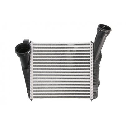 Радиатор интеркулера правый (50x277x290мм) Volkswagen Touareg 2 / Фольксваген Туарег 2 3.0 V6 TDI 2010-2018 822947 VALEO (Франция)