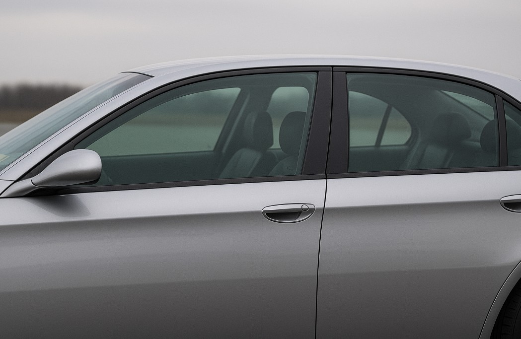 Боковое стекло на Alfa Romeo 166, автостекло передней и задней двери