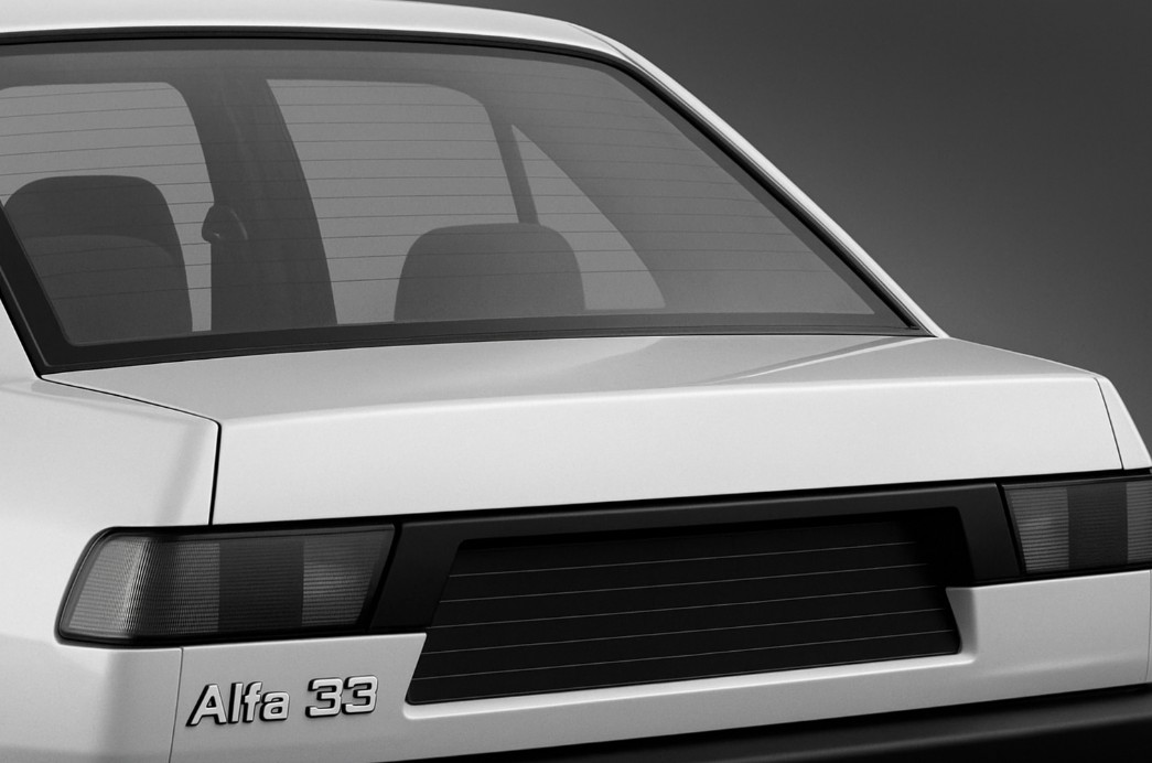 Заднее стекло Альфа Ромео 33 с подогревом, стекло багажника