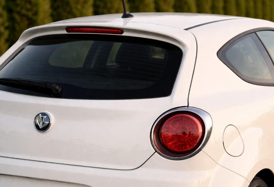 Заднее стекло Alfa Romeo Mito 2008-2018, стекло крышки багажника