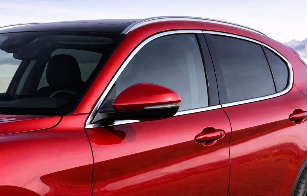 Бокове вікно Альфа Ромео Стельвіо оригінал — багатошарове автоскло дверей