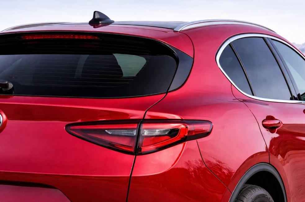 Купити заднє та переднє скло Alfa Romeo Stelvio