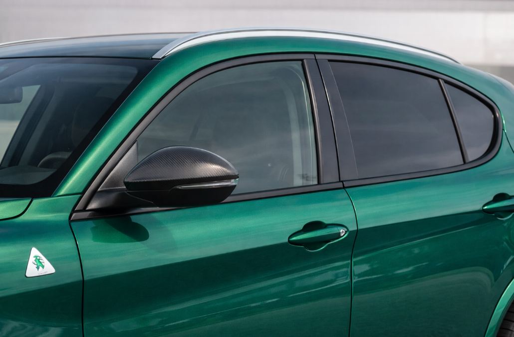 Опускне бокове автоскло дверей Альфа Ромео Стельвіо 2017 - дотепер