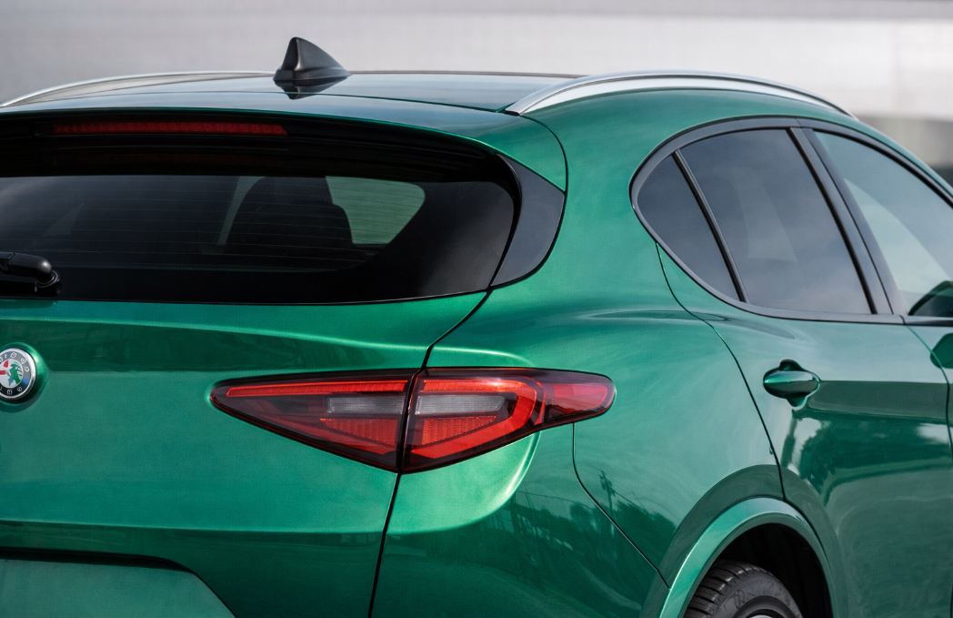 Заднє та переднє скло з обігрівом Alfa Stelvio 2017 - дотепер