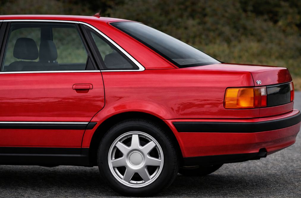 Заднє атермальне скло на Audi 80 / 90 - седан, універсал