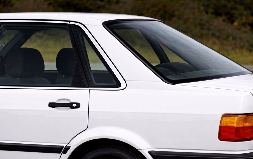 Заднє та переднє загартоване скло Audi 80 / 90 1978-1986 з обігрівом