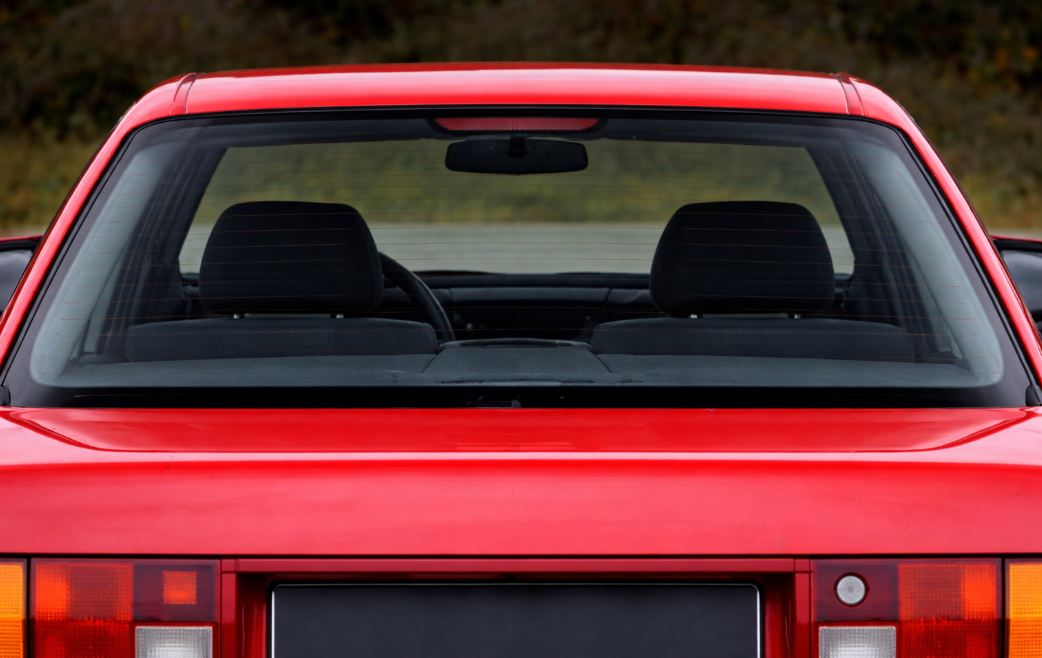 Заднє скло на Audi 80 / 90 1986-1995 - для кришки багажника, скло на ляду