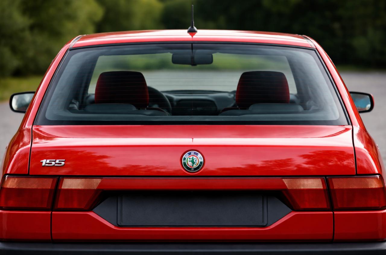 Заднє скло Alfa Romeo 155 1991-1997 з електрообігрівом