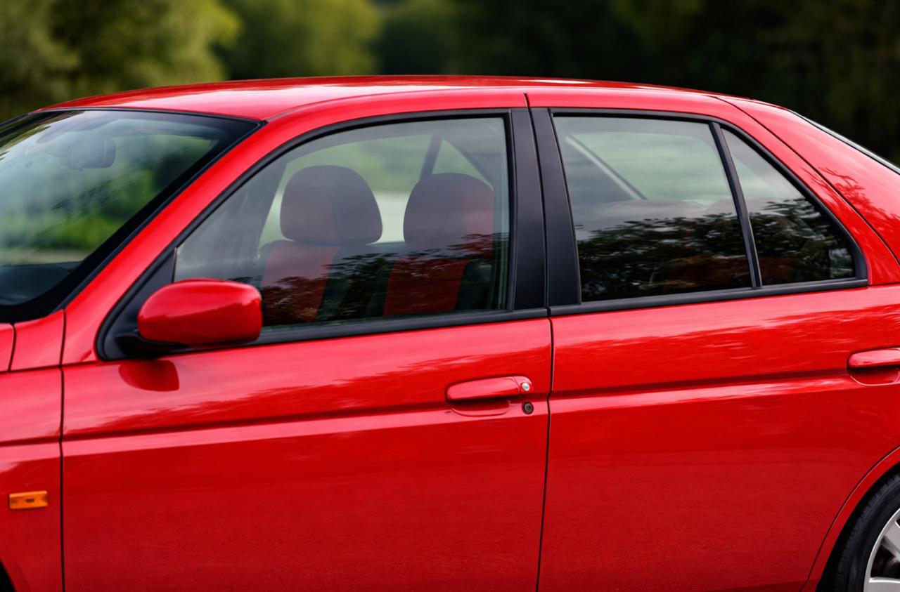 Бокове скло передніх дверей Alfa Romeo 155 1991-1997