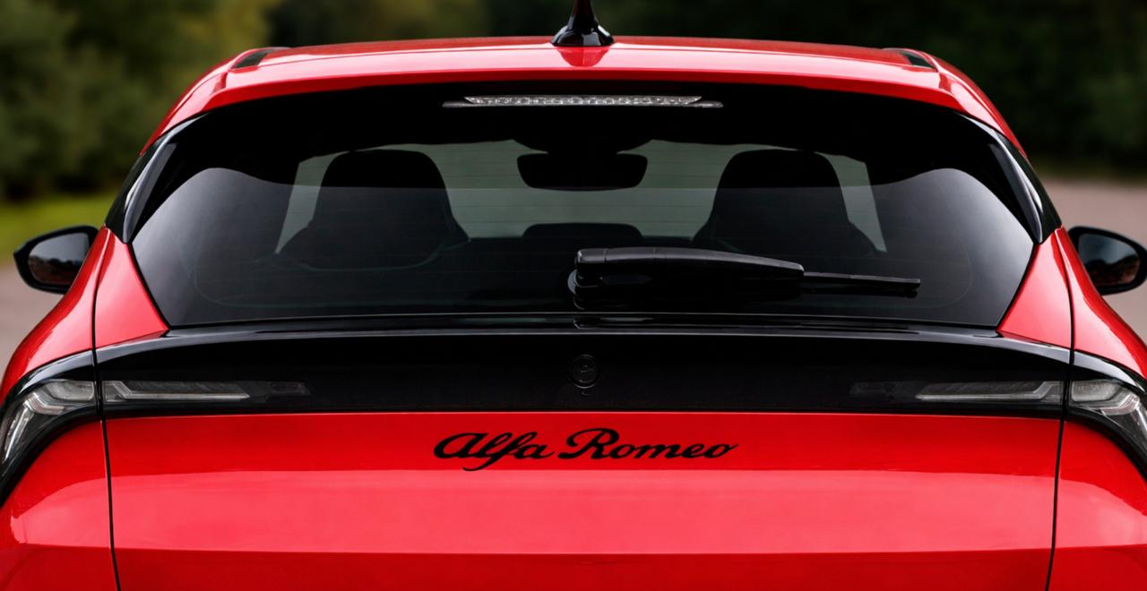 Стекло багажника Alfa Romeo Junior 2024 по н.в. с электрообогревом