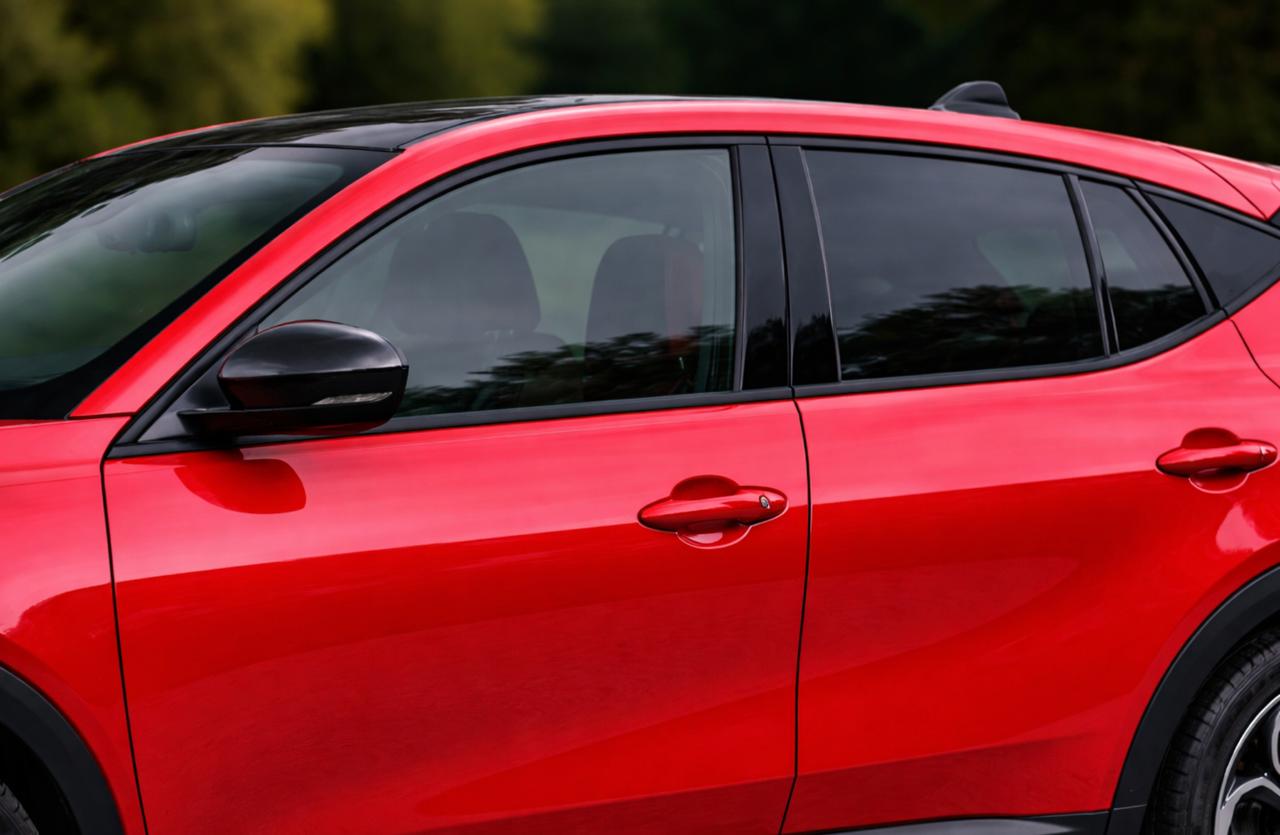 Боковое стекло передней двери Alfa Romeo Junior 2024 по н.в.