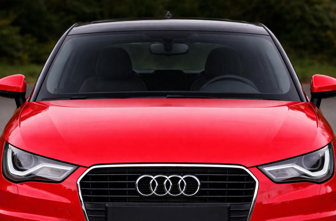 Лобове скло Audi A1 8X 2010-2018 з датчиком дощу та підігрівом двірників