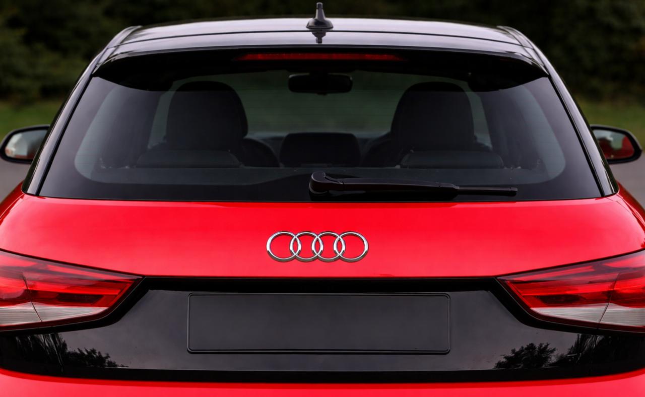 Скло кришки багажника Audi A1 Sportback 2012-2018 з електрообігрівом