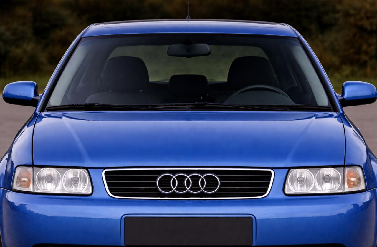 Лобове скло Audi A3 8L 1996-2003 з датчиком дощу та полосою
