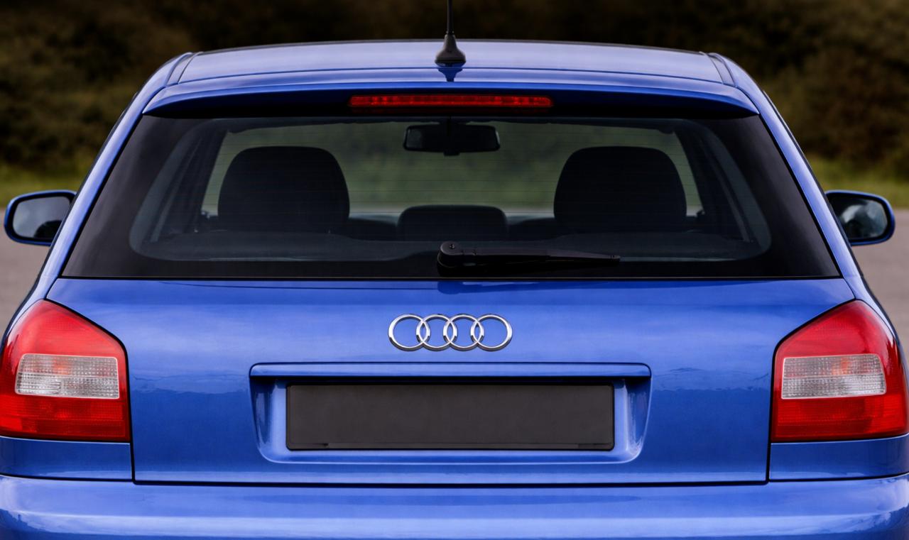 Скло кришки багажника Audi A3 8L хетчбек 1996-2003 з електрообігрівом