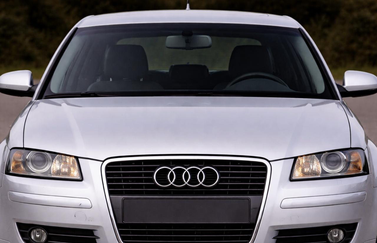 Лобове скло Audi A3 8P 2003-2012 з датчиком дощу та полосою