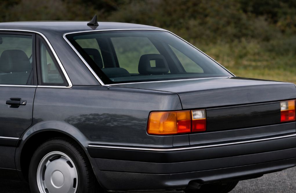 Скло заднє, бічне та багажника Audi 100 / 200 1982-1991 з обігрівом, гартоване, атермальне