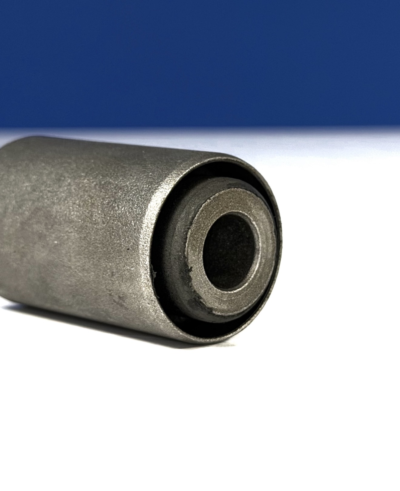 Кронштейн опори КПП Фольксваген Т4 2.5 TDI та 2.8 VR6 — оригінал