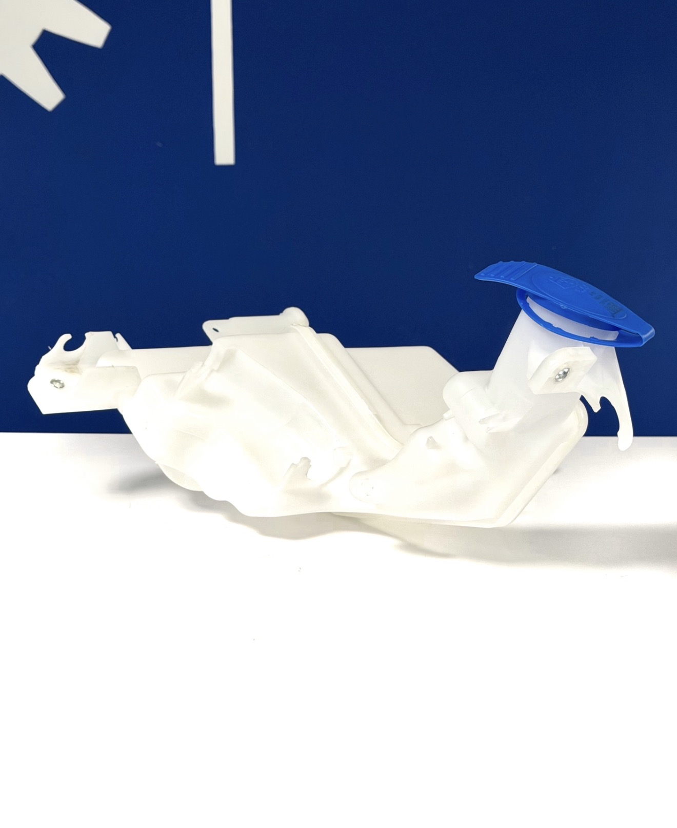 Бачок омывателя Volkswagen Transporter T4 1990-2003 – передний, двухмоторный