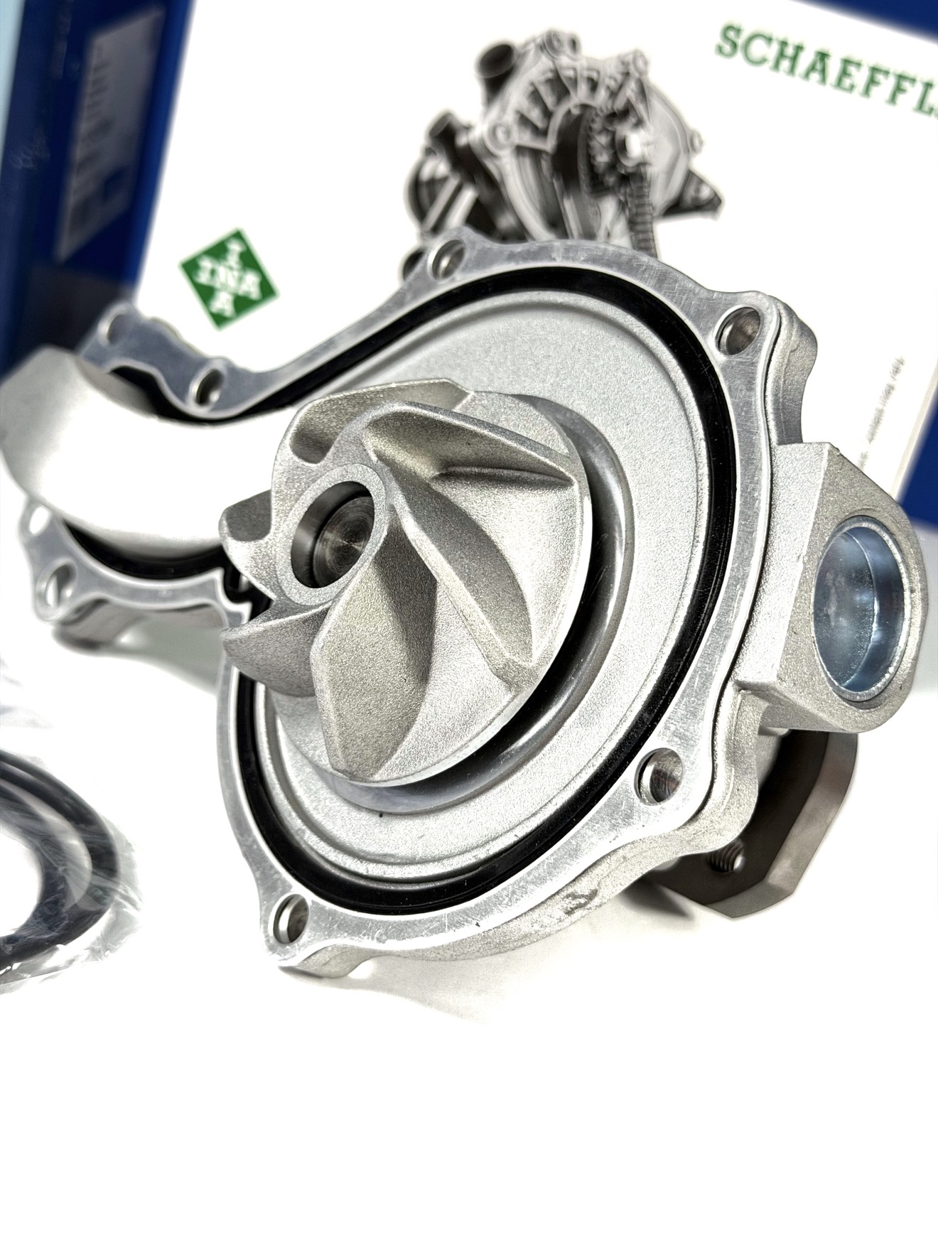 Оригінальна та аналогова водяна помпа Фольксваген T4